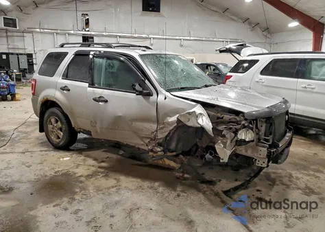 2012 Ford Escape Xlt z USA, uszkodzony, nr VIN 1FMCU9DG9CKB84114